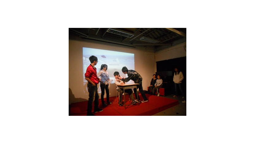 學生在青衞谷參與互動劇場，學習在現實生活中如何對策問題。